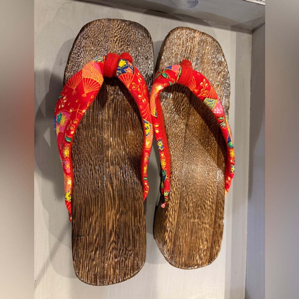 Red Floral Women's Geta Sandals